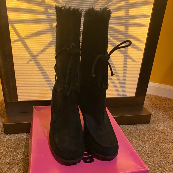 Used - furry heel boots - Picture 2 of 4